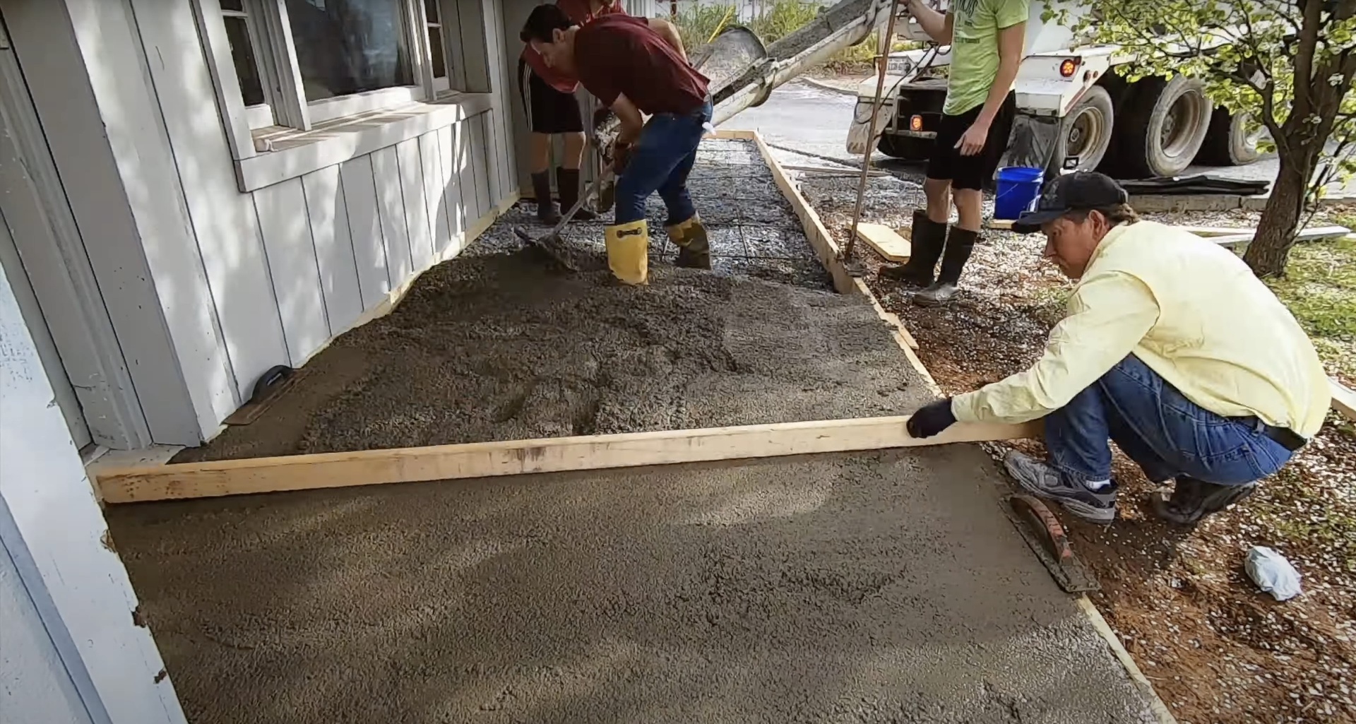 Professional concrete contractors pouring and finishing concrete driveway in Grapevine, TX